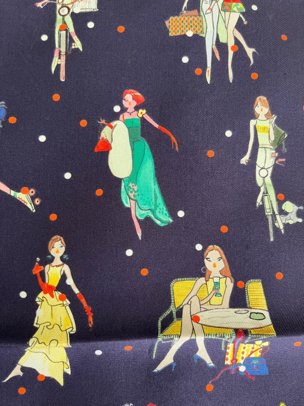 VINTAGE Hermes "Les Parisiennes De Kiraz" 100% Silk Pochette gavroche - Picture 7 of 10